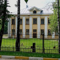 Казённый дом с мезонином,,,, :: Анатолий Колосов