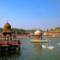 Священное озеро в г. Дхолпур :: Георгий А