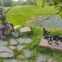 В Петрозаводске. Робот и его собака в парке "Ямка" :: Ирэн 