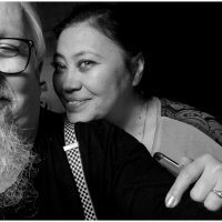 Селфи с девой юной :: Михаил Зобов