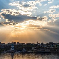 Солнце над городом :: Дмитрий Печенкин