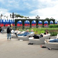 Комфортные диваны на Манежной. :: Татьяна Помогалова