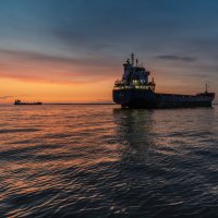 На рейде Финского залива. :: Юрий 