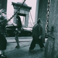 На мосту Ломоносова :: Магомед .