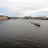 вид с Литейного моста на Воскресенскую набережную :: zavitok *