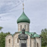 Переславль-Залесский. Вид на Спасо-Преображенский собор и памятник Александру Невскому. :: Александр Максимов Переславль-Залесский. Вид на Спасо-Преображенский собор и памятник Александру Невскому. :: Александр Максимов
