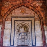 Внутри мечети Qila-i-Kuhna в старом форте г. Дели (16-ый век) :: Георгий А