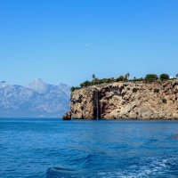 Морская прогулка к водопадам. :: Yuri Chudnovetz