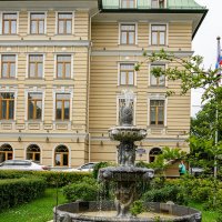 У отеля :: Ирина Соловьёва