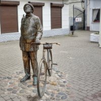 Циолковский с велосипедом :: Andrey Lomakin