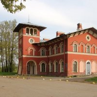 Стрельна. Здание вокзала :: Наталья Герасимова