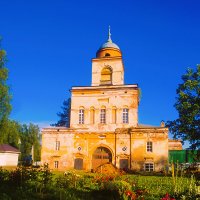 Надвратный храм с колокольней (1645 год) святых великомученицы Екатерины и мученицы Царицы Августы. :: Сергей Кочнев