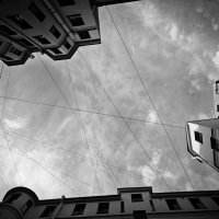 Питерские дворы,вид в небо... :: Станислав Мутовин