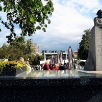 Сквер у гостиницы "Метрополь" стал шахматным. :: Татьяна Помогалова