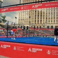 Теннисный корт у метро "Баррикадная" :: Татьяна Помогалова