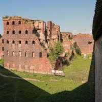 Развалины тюрьмы в крепости Орешек :: skijumper Иванов