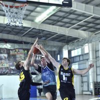 В борьбе за мяч! :: Александр Гриднев