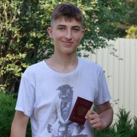 Взрослеем) - вот и паспорт на руках :: Татьяна Лютаева