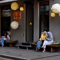 У ресторана "Патрики" на Малой Бронной. :: Татьяна Помогалова У ресторана "Патрики" на Малой Бронной. :: Татьяна Помогалова