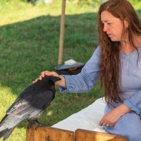 Кари Ликонски и ворон Карстен. :: Виктор Евстратов Кари Ликонски и ворон Карстен. :: Виктор Евстратов