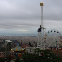 Вид на парк аттракционов и Барселону с собора Святого Сердца :: Ольга 