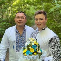У вишиванках — сила роду, У серці — пам’ять і свобода. :: Степан Карачко