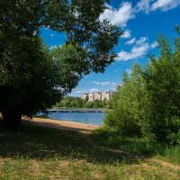 Летний пейзаж в городе :: Александр Синдерёв
