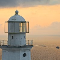 Во тьме ночной в туман густой Маяк укажет путь. :: Геннадий Валеев Во тьме ночной в туман густой Маяк укажет путь. :: Геннадий Валеев