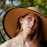 Дама в шляпке :: Aleksey Zaikin