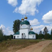 Церковь в маленькой деревне. :: Алена