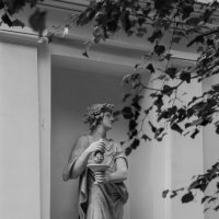 Статуя Вакха.Кухонный корпус на Елагином острове :: Галина Бехметьева