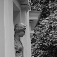 Юнона. Кухонный корпус на Елагином острове :: Галина Бехметьева