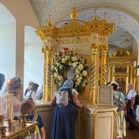 Паломники у иконы Коневской Божией Матери... :: Наталия Павлова Паломники у иконы Коневской Божией Матери... :: Наталия Павлова