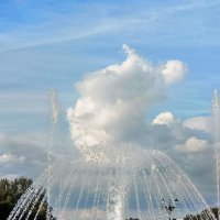 Купалось облако в фонтане. :: Леонид Иванчук