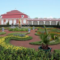 Сад дворца "Монплезир" :: Любовь Сахарова Сад дворца "Монплезир" :: Любовь Сахарова