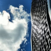 Облако - сердце и фасад здания :: Любимова Ольга 