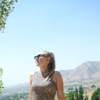 Наслаждается солнцем и воздухом в горах :: Renkse L.J.