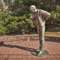 Жанровая скульптура «Прикуривающий» :: Глeб ПЛATOB