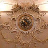 Большие часы на парадной лестнице. :: Любовь Сахарова Большие часы на парадной лестнице. :: Любовь Сахарова