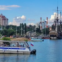 Воскресный день на Петровской набережной :: Татьяна Машошина