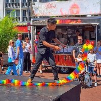 Укротитель цветастого шланга :: Андрей K.