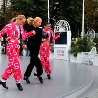 Лаковые туфли отбивают чечётку. :: Татьяна Помогалова