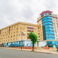 Дом «с кафе на крыше». город Курск :: Руслан Васьков Дом «с кафе на крыше». город Курск :: Руслан Васьков