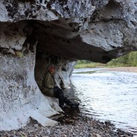 Изучение скальных выходов на реке :: Галина Ильясова