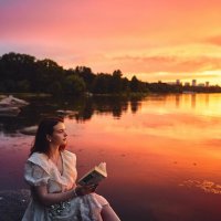 Девушка на закате :: Александр Морозов