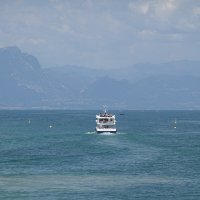 Га́рда — самое большое озеро в Италии...... :: Галина 