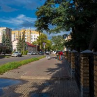 На городских улицах летом :: Александр Синдерёв