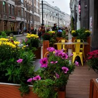 Опустели летние кафе. :: Татьяна Помогалова