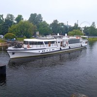 Корабль у Елагин острова. :: Светлана Калмыкова Калмыкова