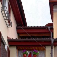 Окно во двор :: Сергей Карачин